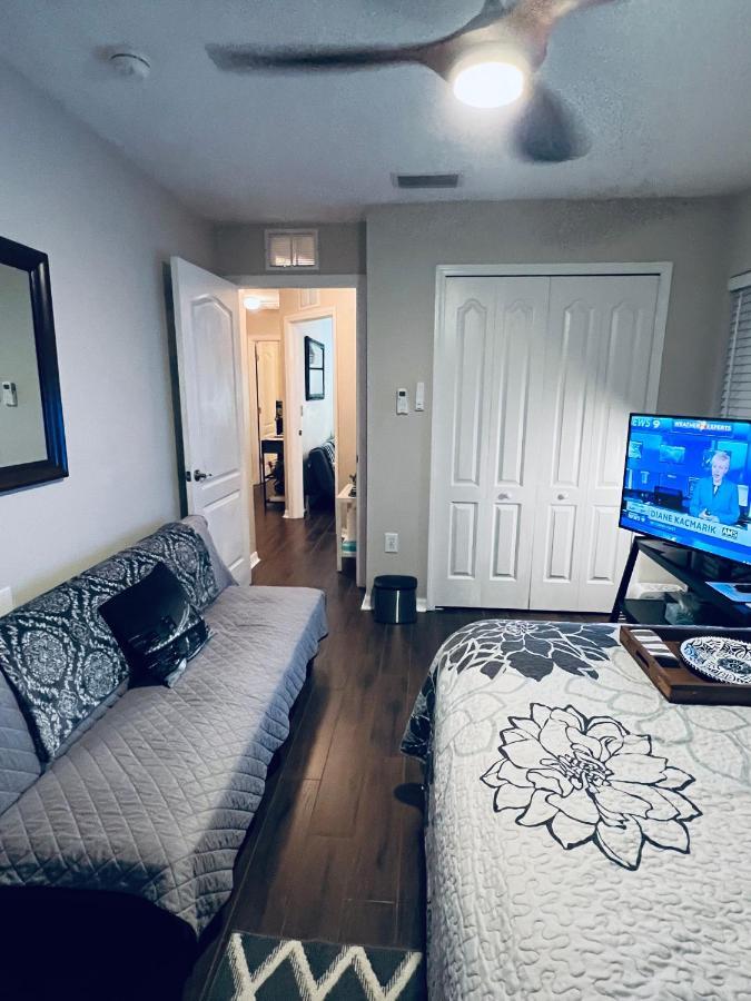 Ruskin Fl Private 2 Bdrm 1 Bath Suite Common Areas Shared With Host And Cat Экстерьер фото